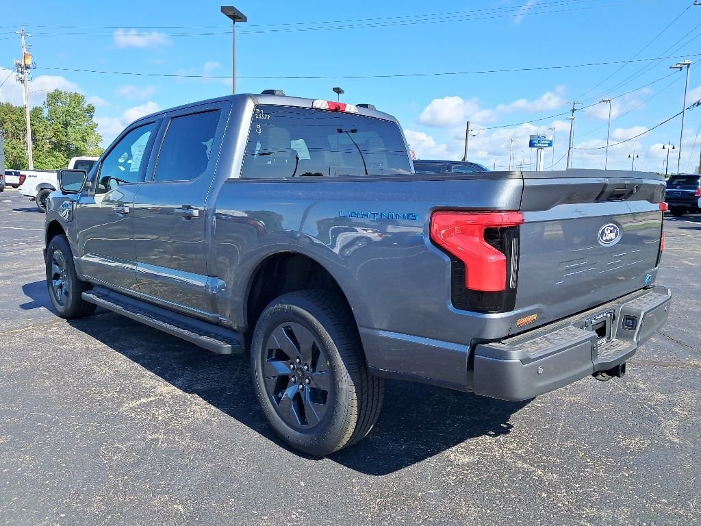 New 2025 Carbonized Gray Metallic Ford Flash™ image 5