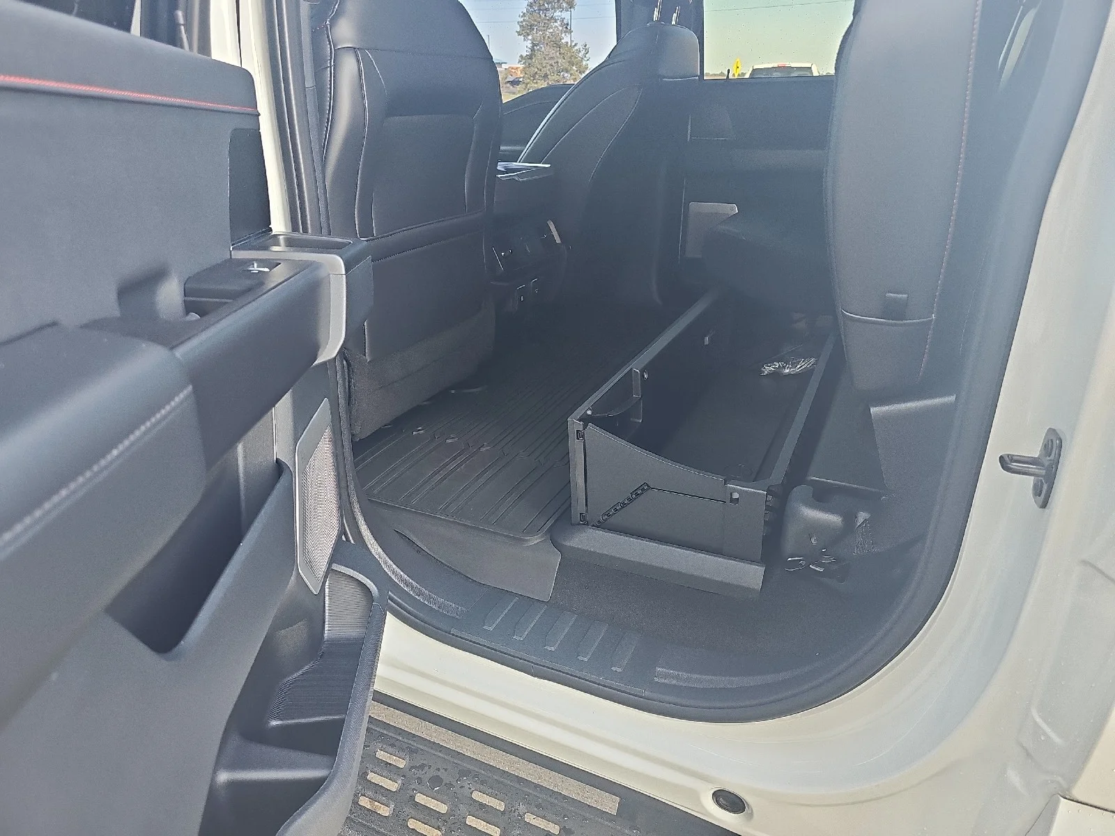 Used 2024  Ford Raptor image 18