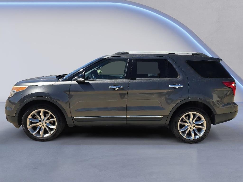 Used 2015 Magnetic Metallic Ford XLT image 2