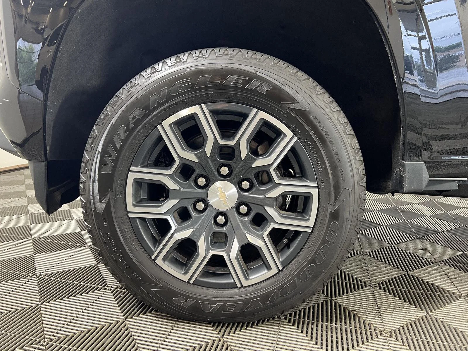 Used 2023 BLACK Chevrolet 4WD LT image 31