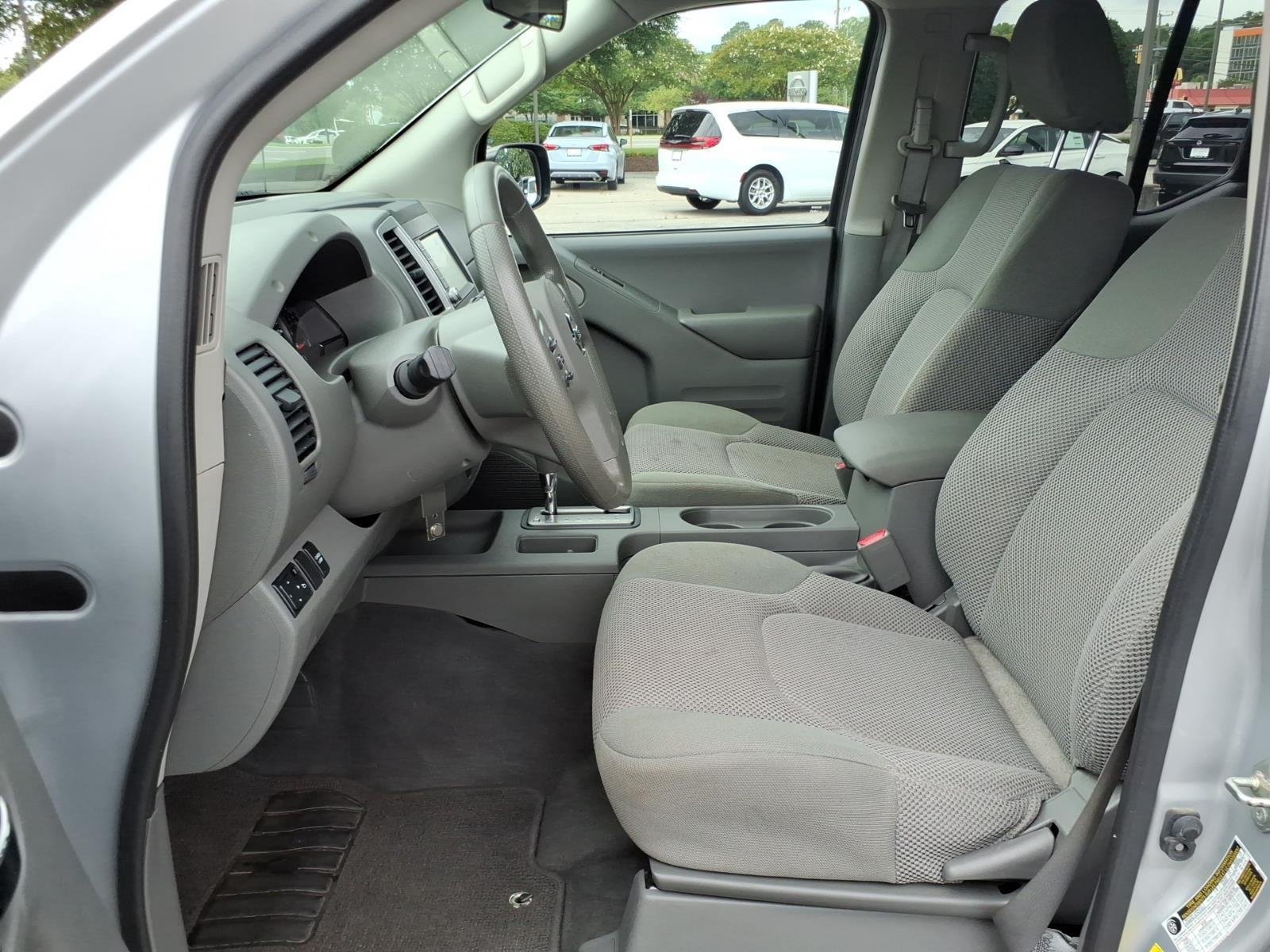 Used 2019 Glacier White Nissan SV image 10