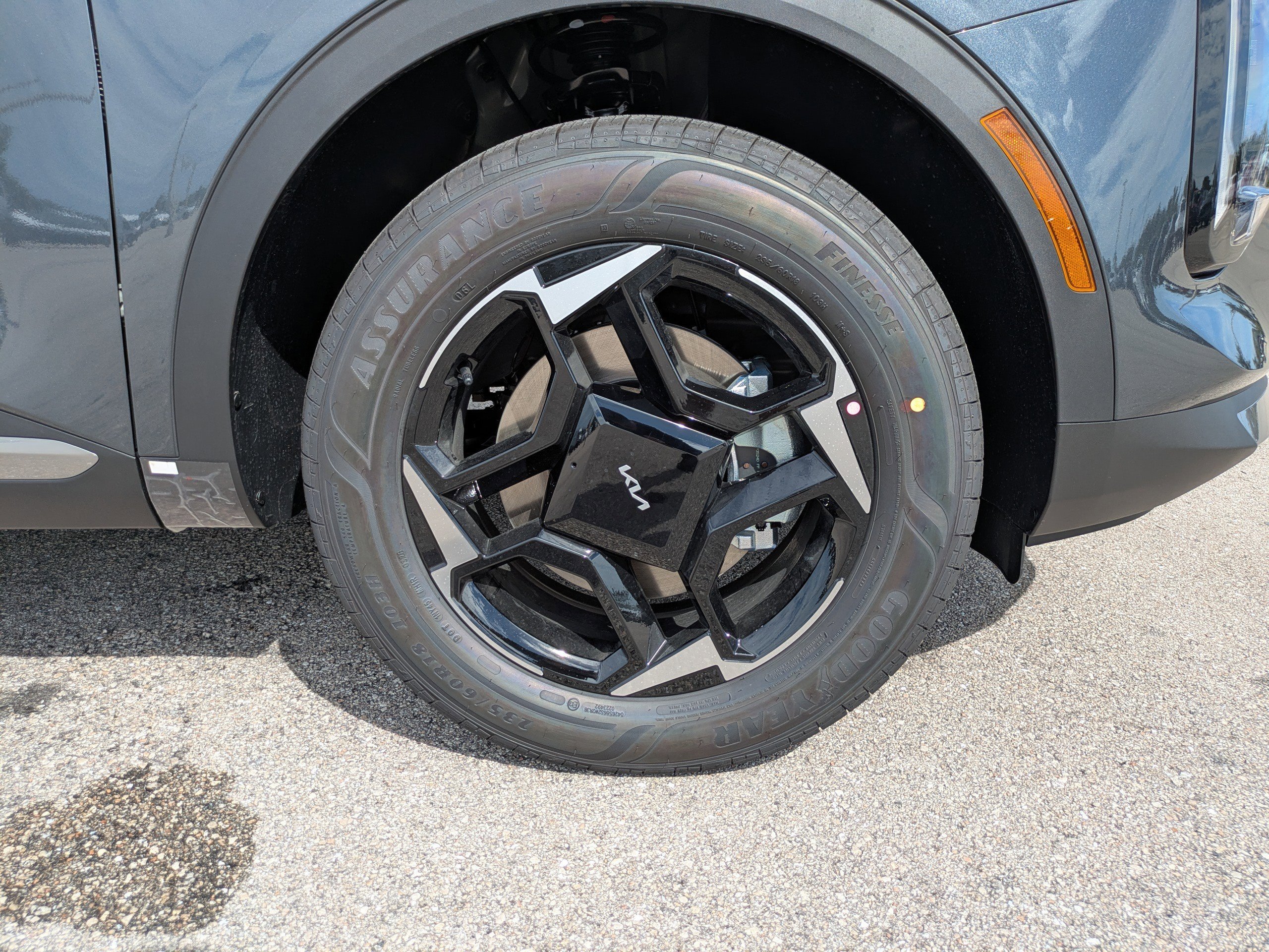 New 2026 Gravity Gray Kia EX image 14