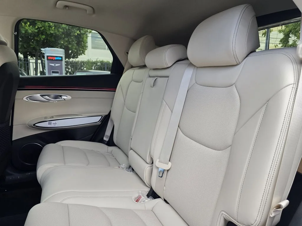 New 2026 White Genesis 2.5T image 12