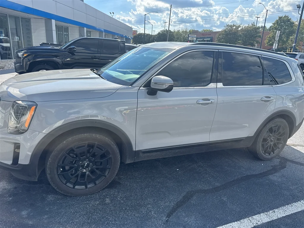Used 2022 Wolf Gray Kia EX image 2