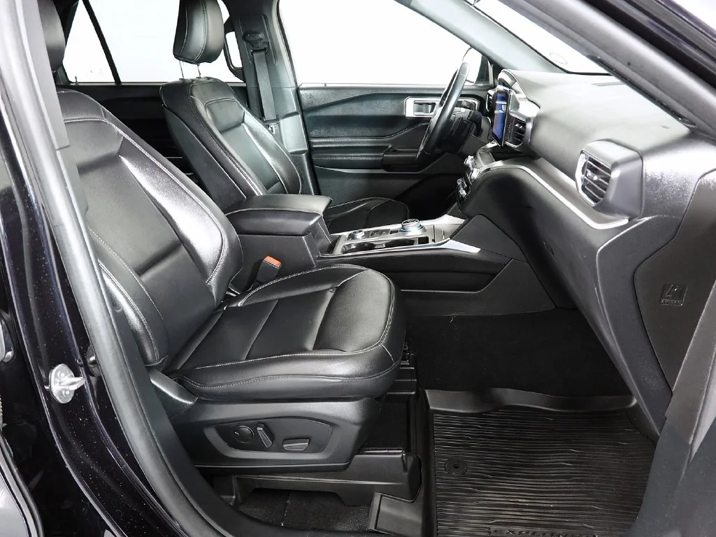 Used 2020 Black Ford XLT image 18