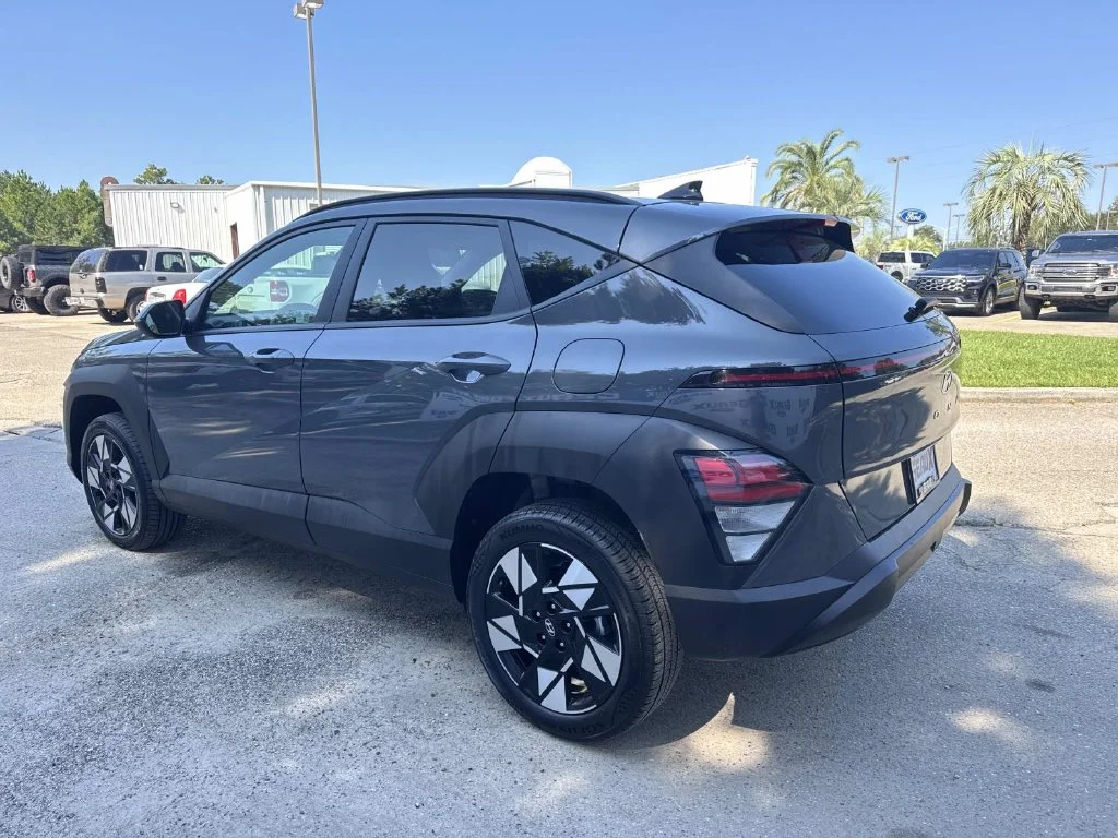 Used 2025 Gray Hyundai SEL image 10