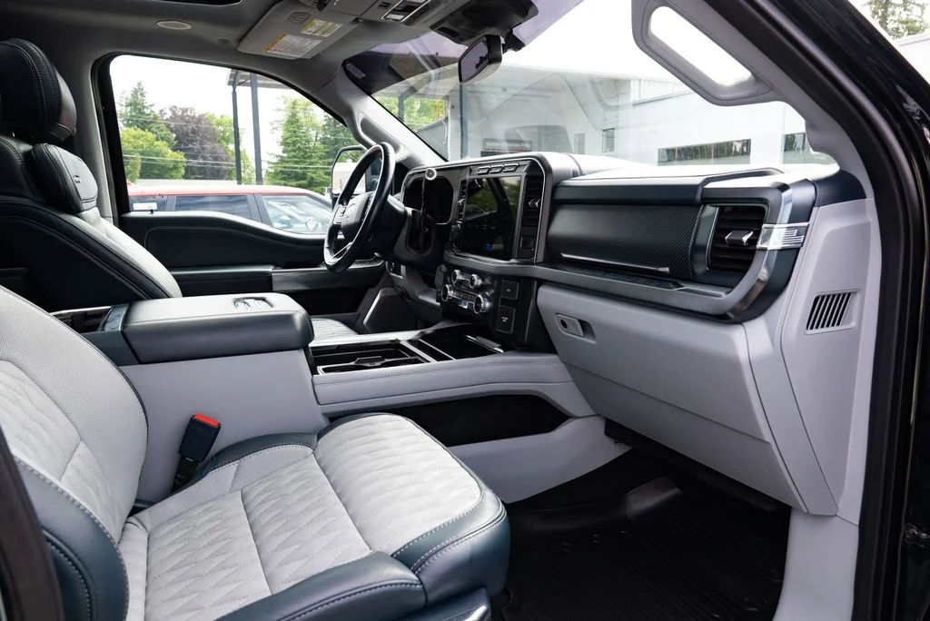 Used 2023  Ford Limited image 27