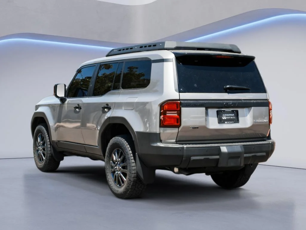 Used 2025  Toyota  image 7