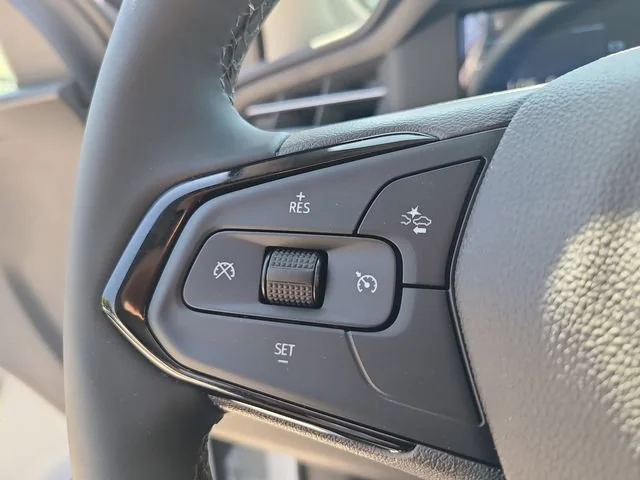 New 2027 Summit White Chevrolet LT image 23