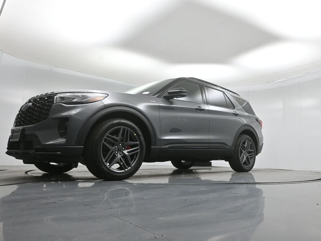 New 2026 Carbonized Gray Metallic Ford ST-Line image 43