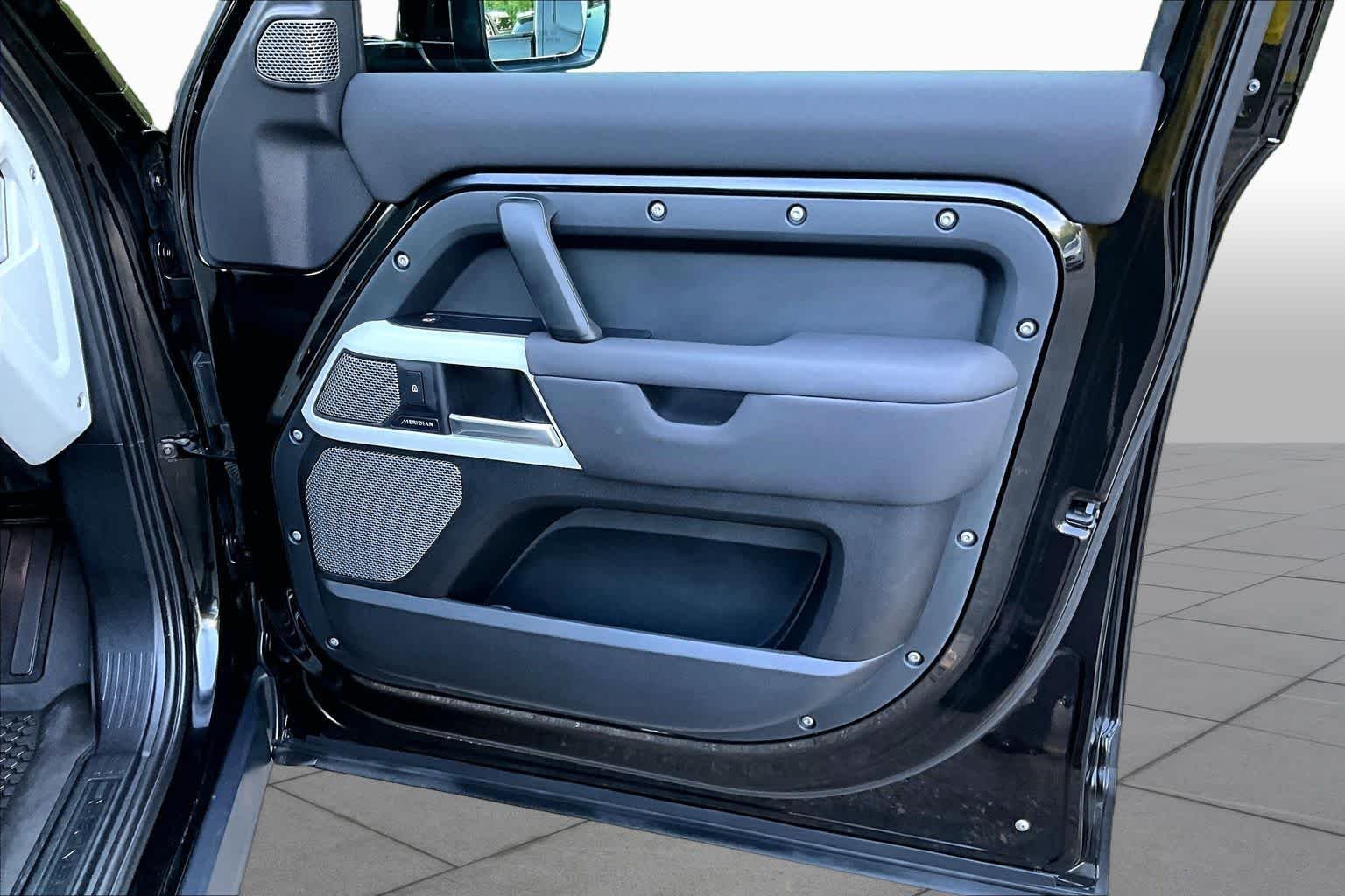Used 2021 Santorini Black Metallic Land Rover S image 22