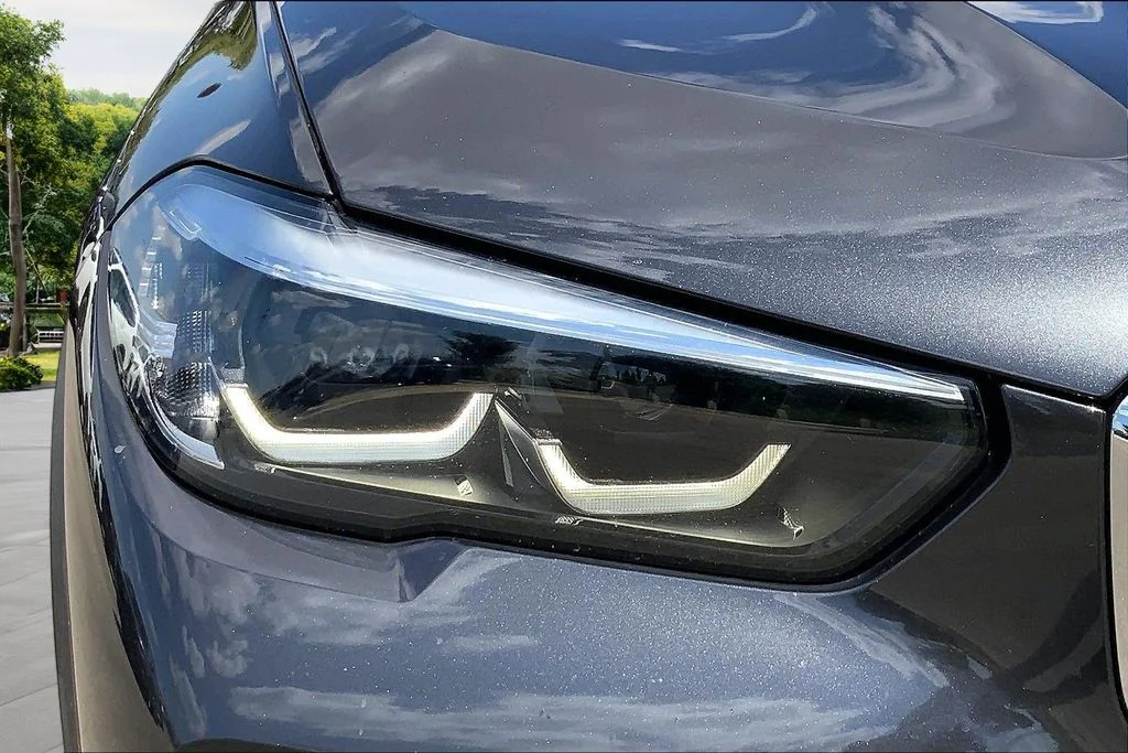 Used 2023 Gray BMW xDrive40i image 31