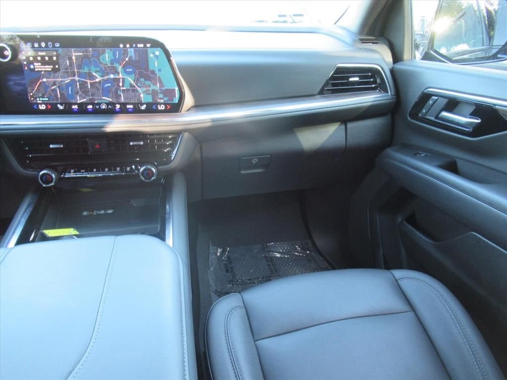 Used 2025 Gray Chevrolet Z71 image 14