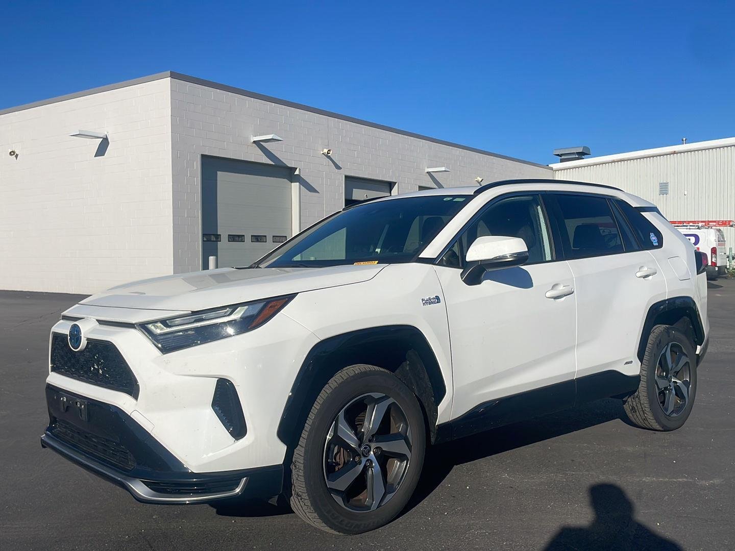 Used 2023 Ice Cap Toyota SE image 6