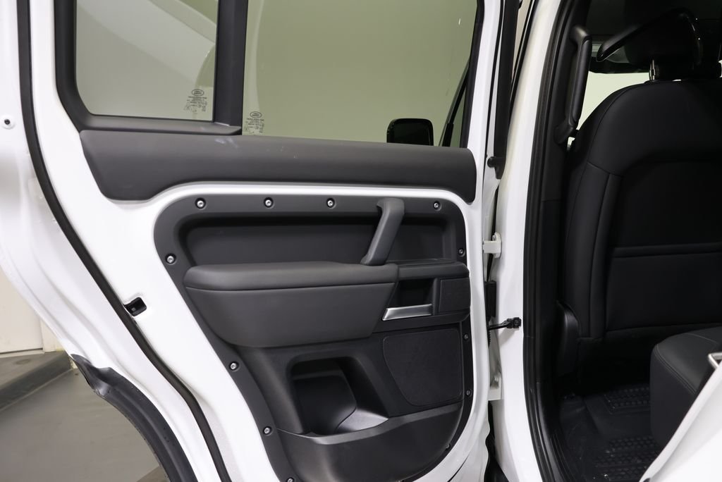 Used 2026 Fuji White Land Rover S image 32