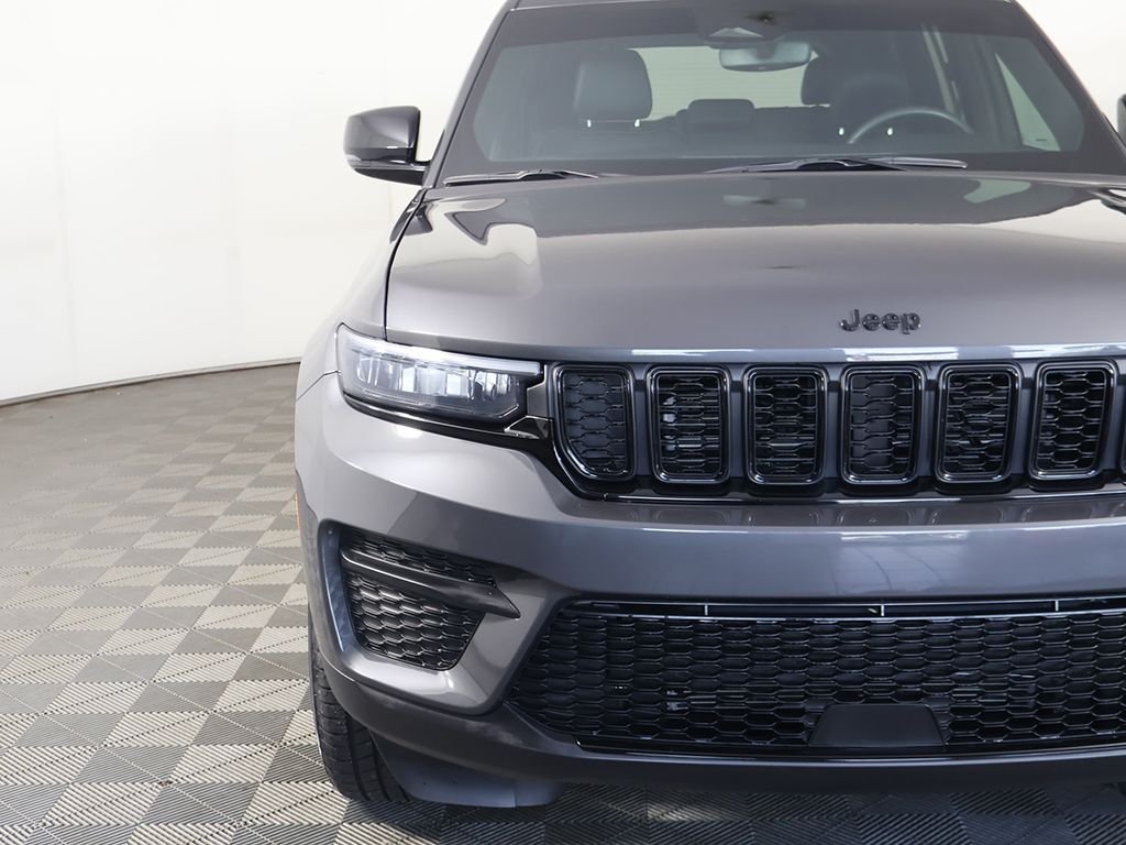 Used 2024 Gray Jeep Altitude X image 12