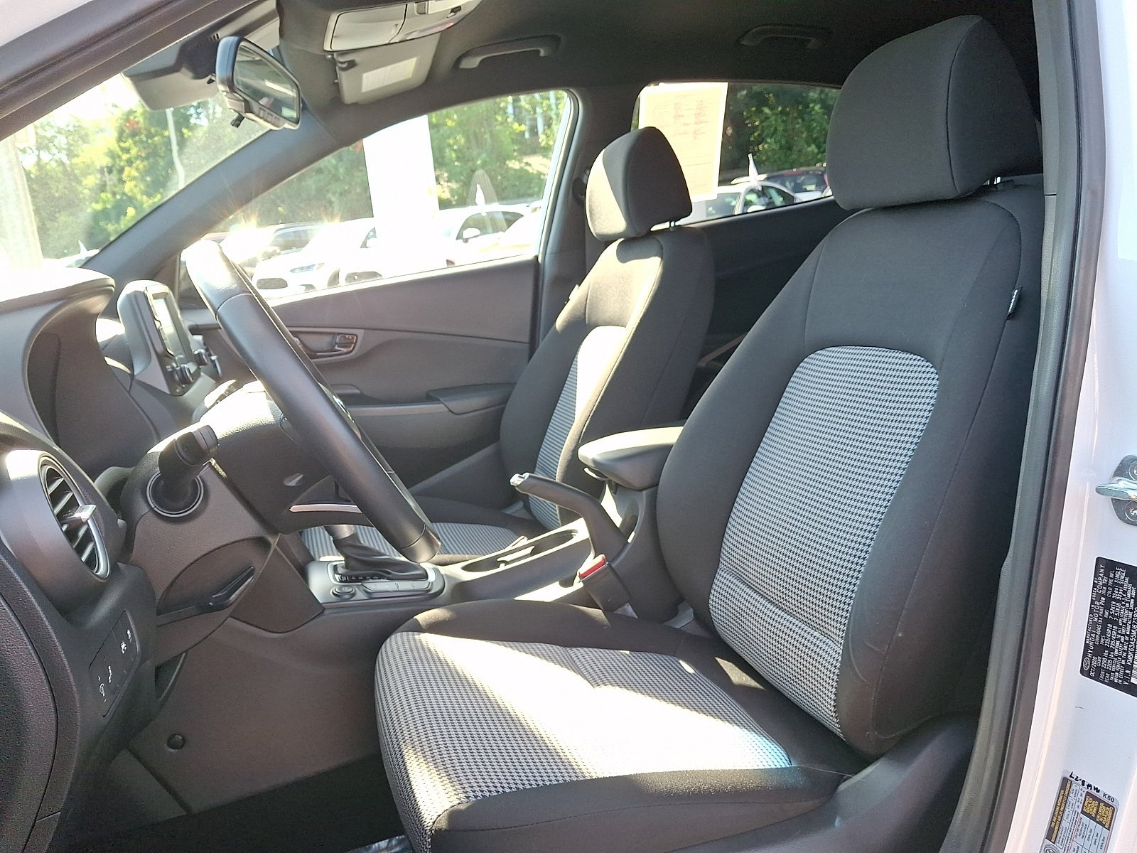 Used 2021 Chalk White Hyundai NIGHT image 20
