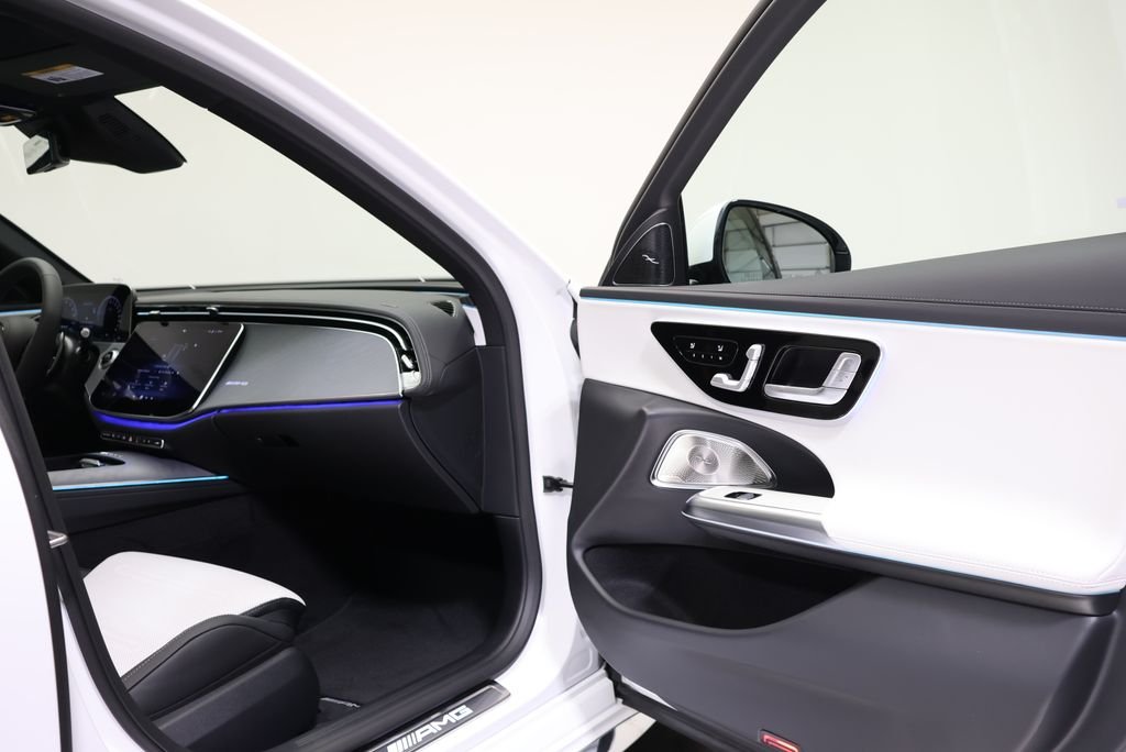New 2027 MANUFAKTUR Moonlight White Magno Mercedes-Benz E 53 AMG® image 48