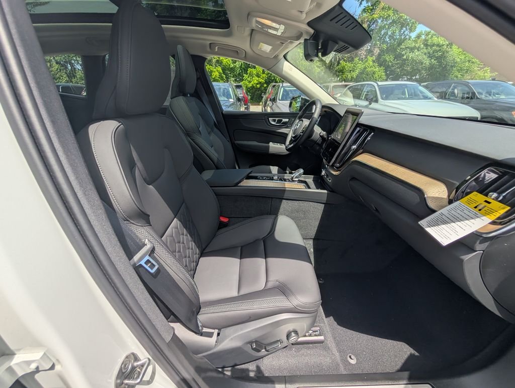 New 2026 White Volvo T8 Plus image 8