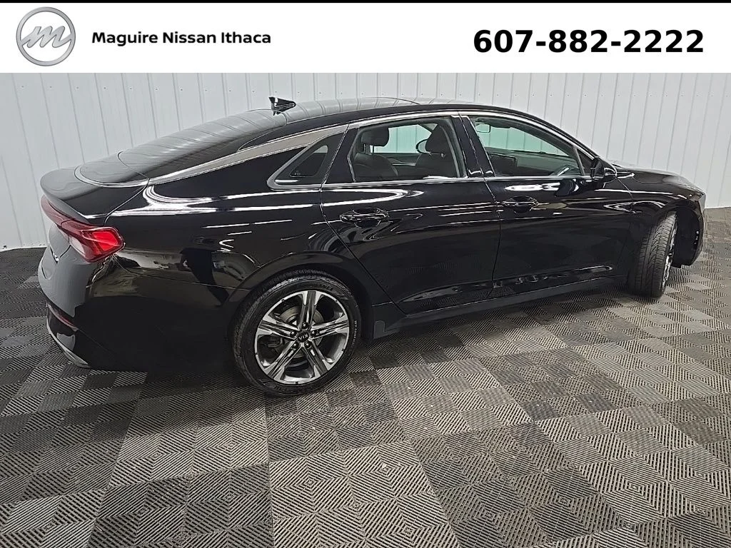 Used 2021 Black Kia EX image 4