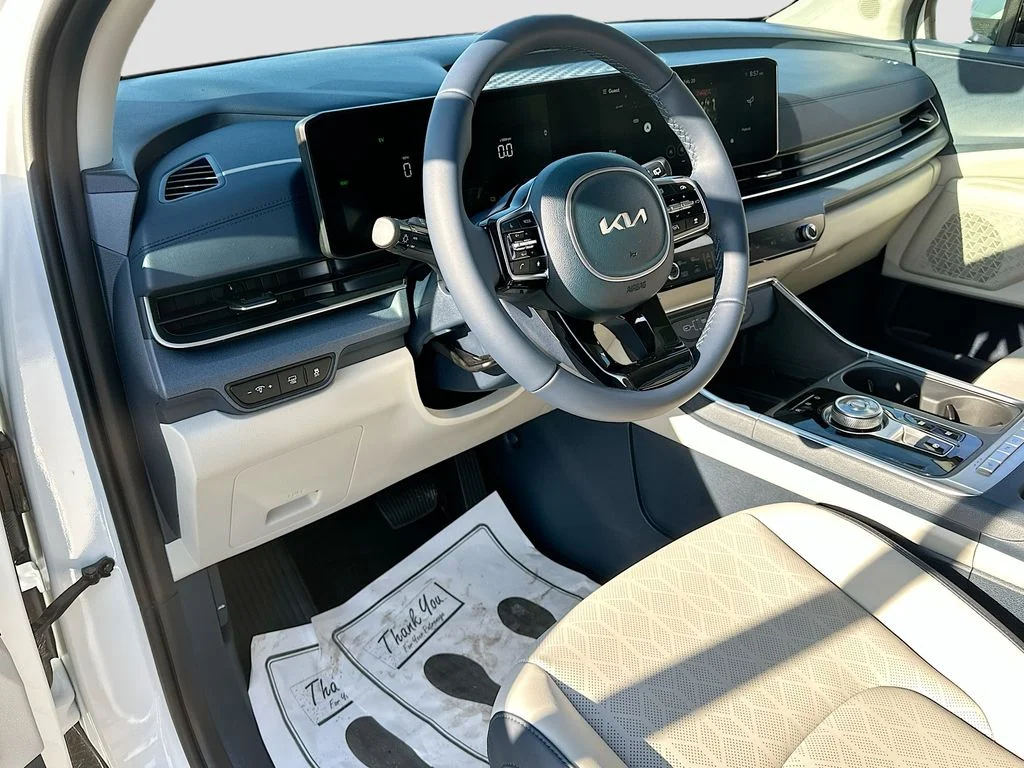 New 2026 Snow White Pearl Kia EX image 9