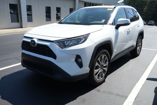 Used 2020 White Toyota XLE Premium image 7