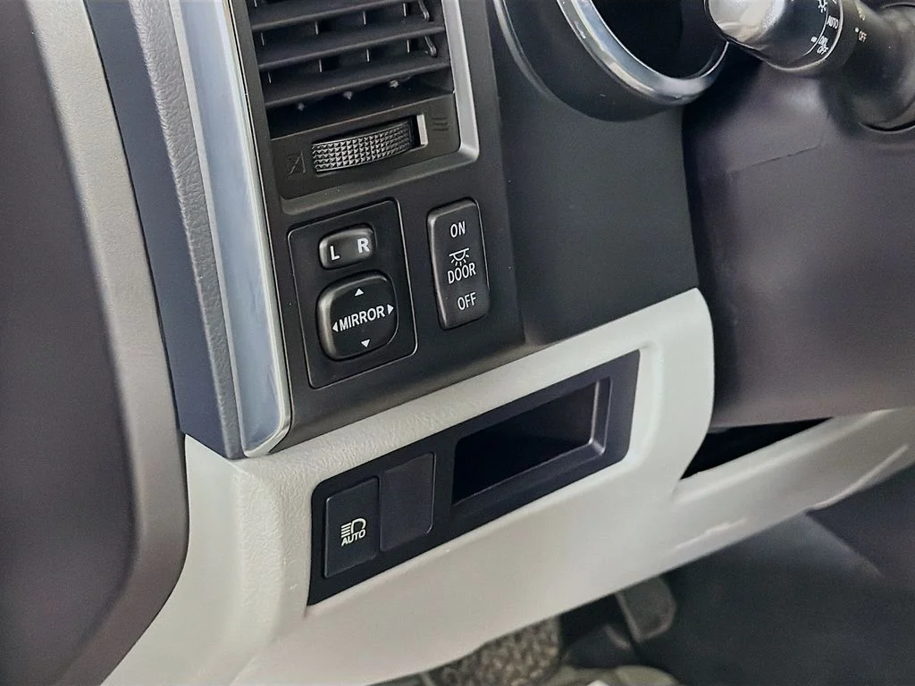 Used 2019 White Toyota SR5 image 11