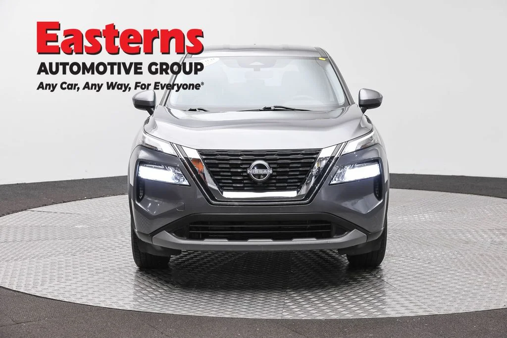 Used 2023 Gray Nissan SV image 2