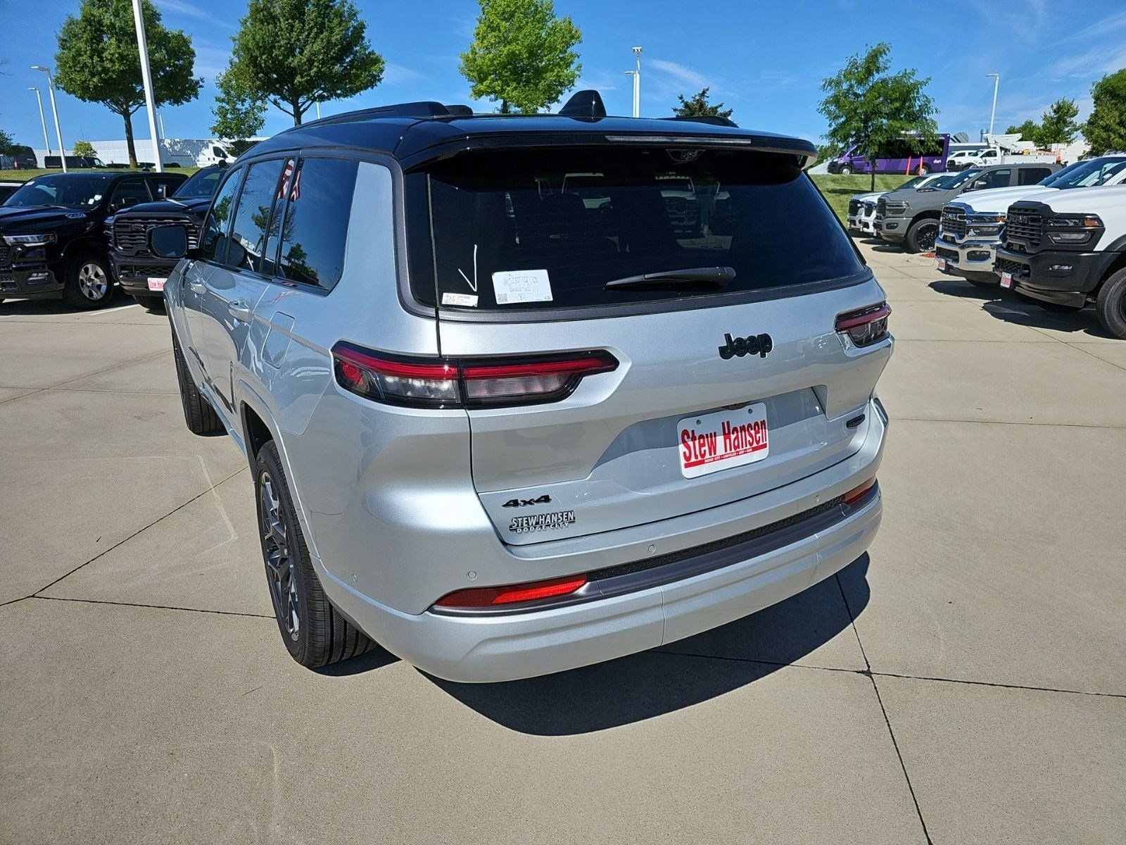 New 2026 Silver Zynith Jeep Summit image 3