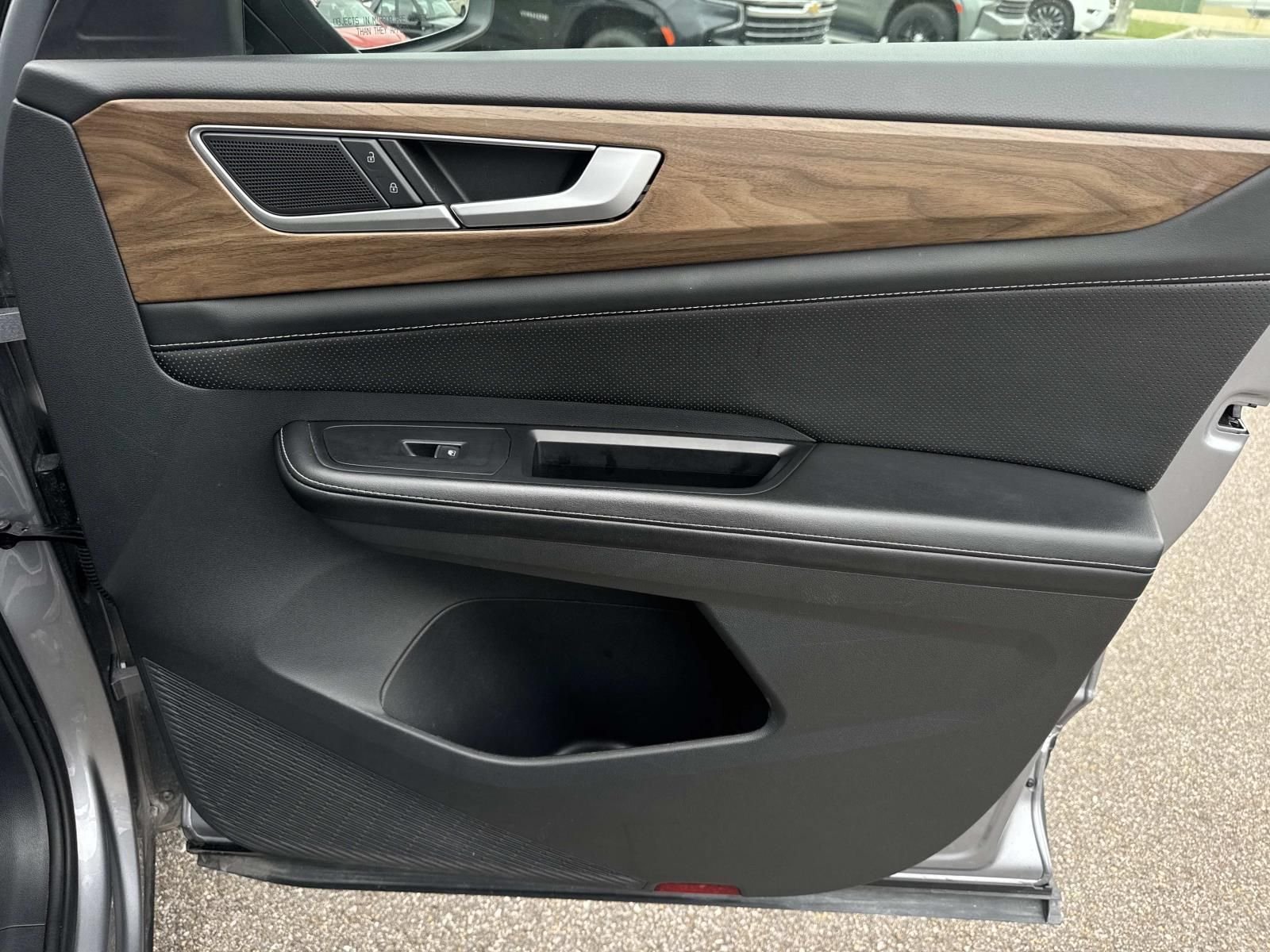 2024 Volkswagen Atlas SE w/Tech - Photo 14