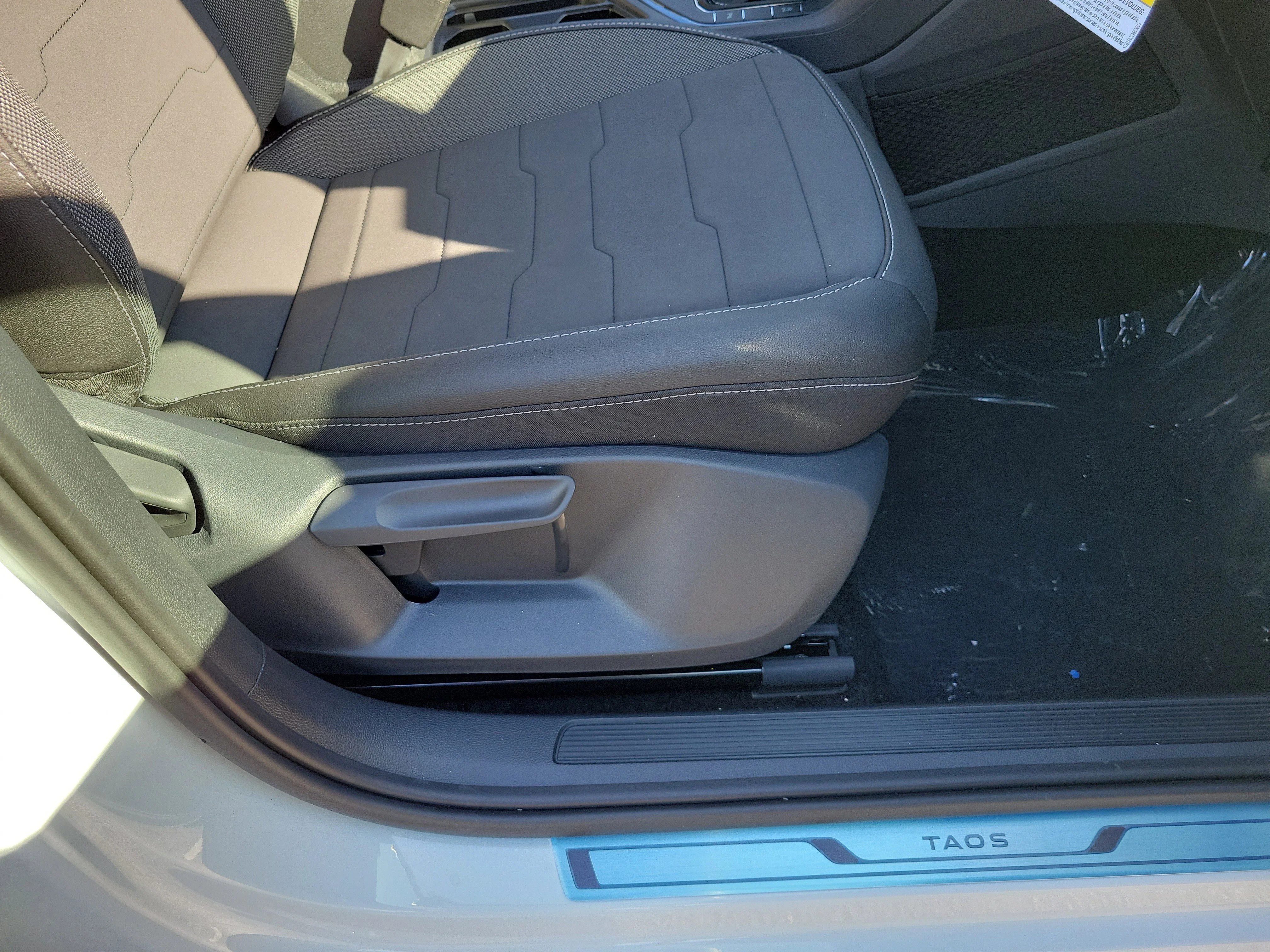 New 2026 White Volkswagen 1.5T SE Black image 7