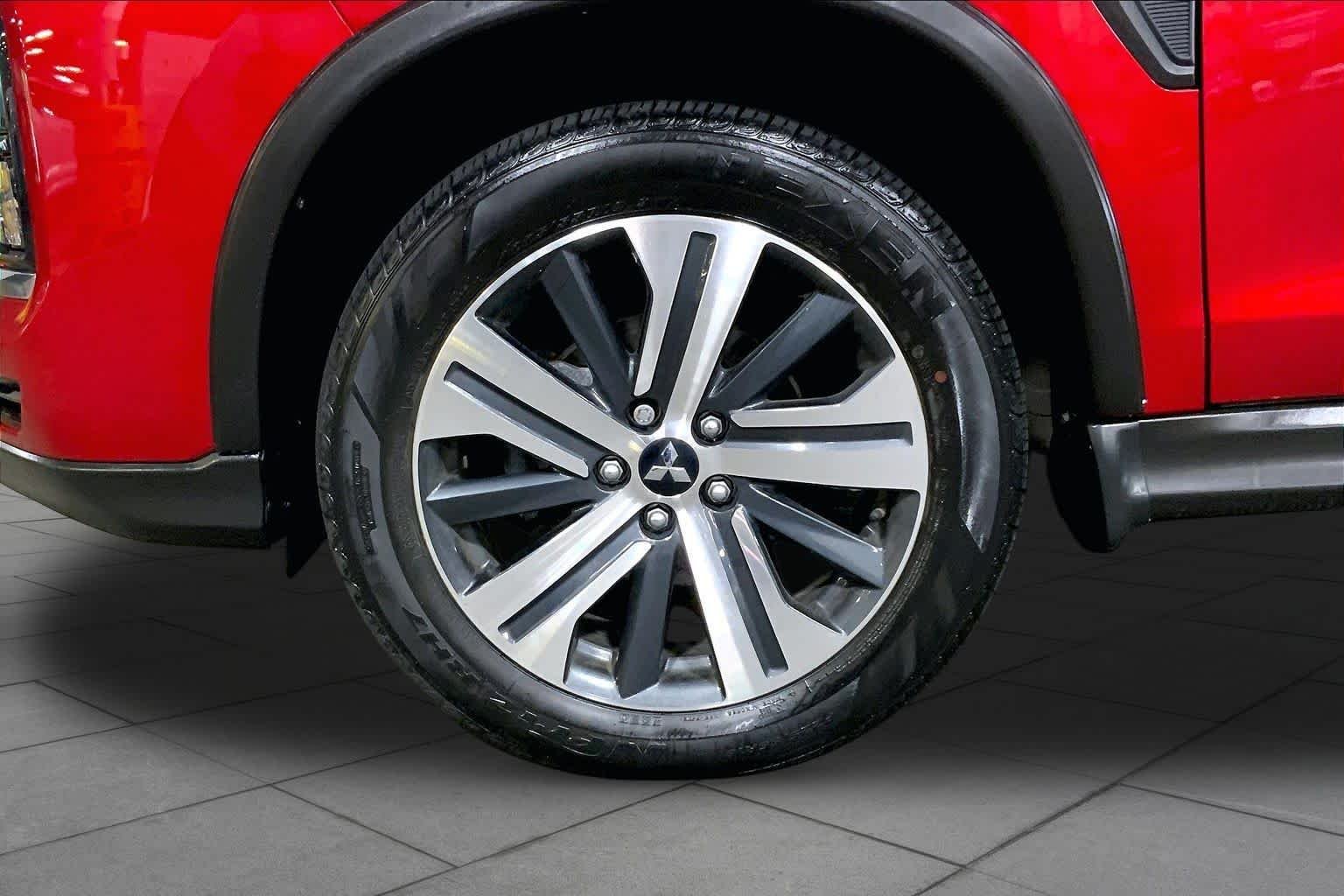 Used 2022 Red Diamond Mitsubishi ES image 11