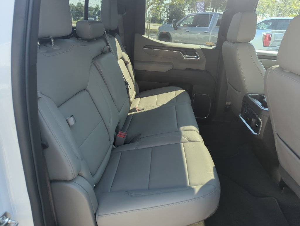 Used 2025 White GMC SLT image 31