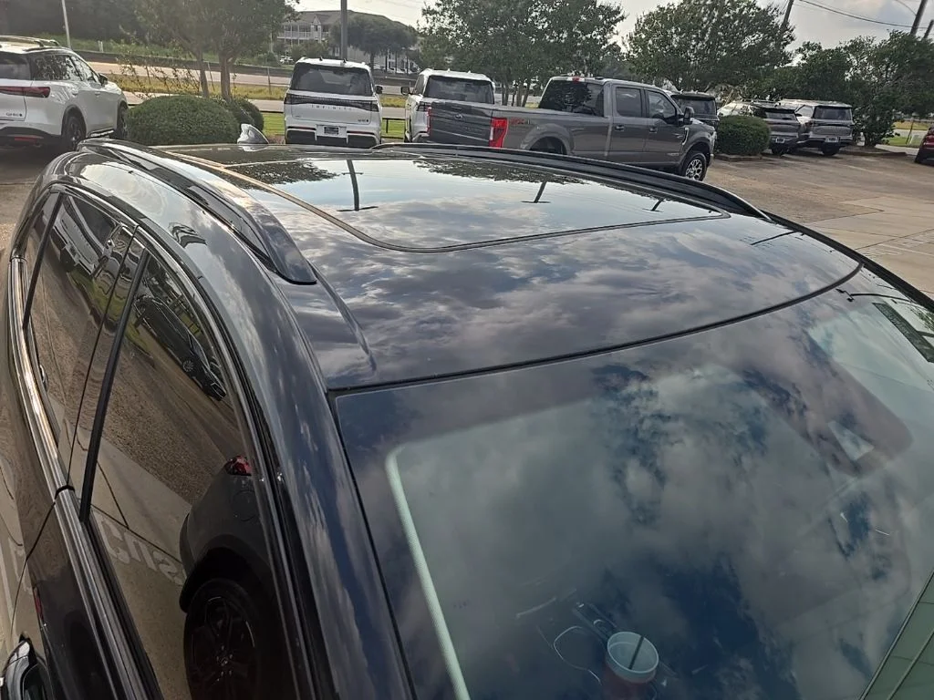 Used 2023 Black Buick Essence image 5
