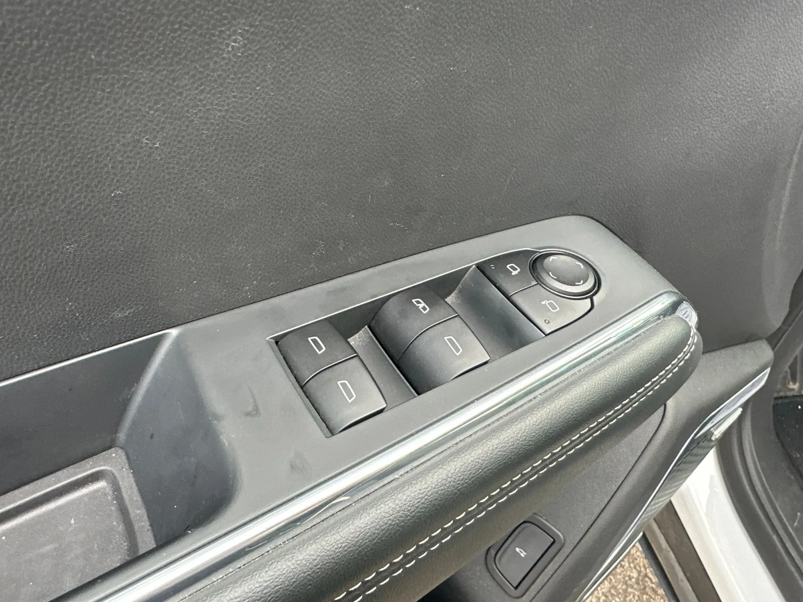2025 GMC Acadia Elevation - Photo 19