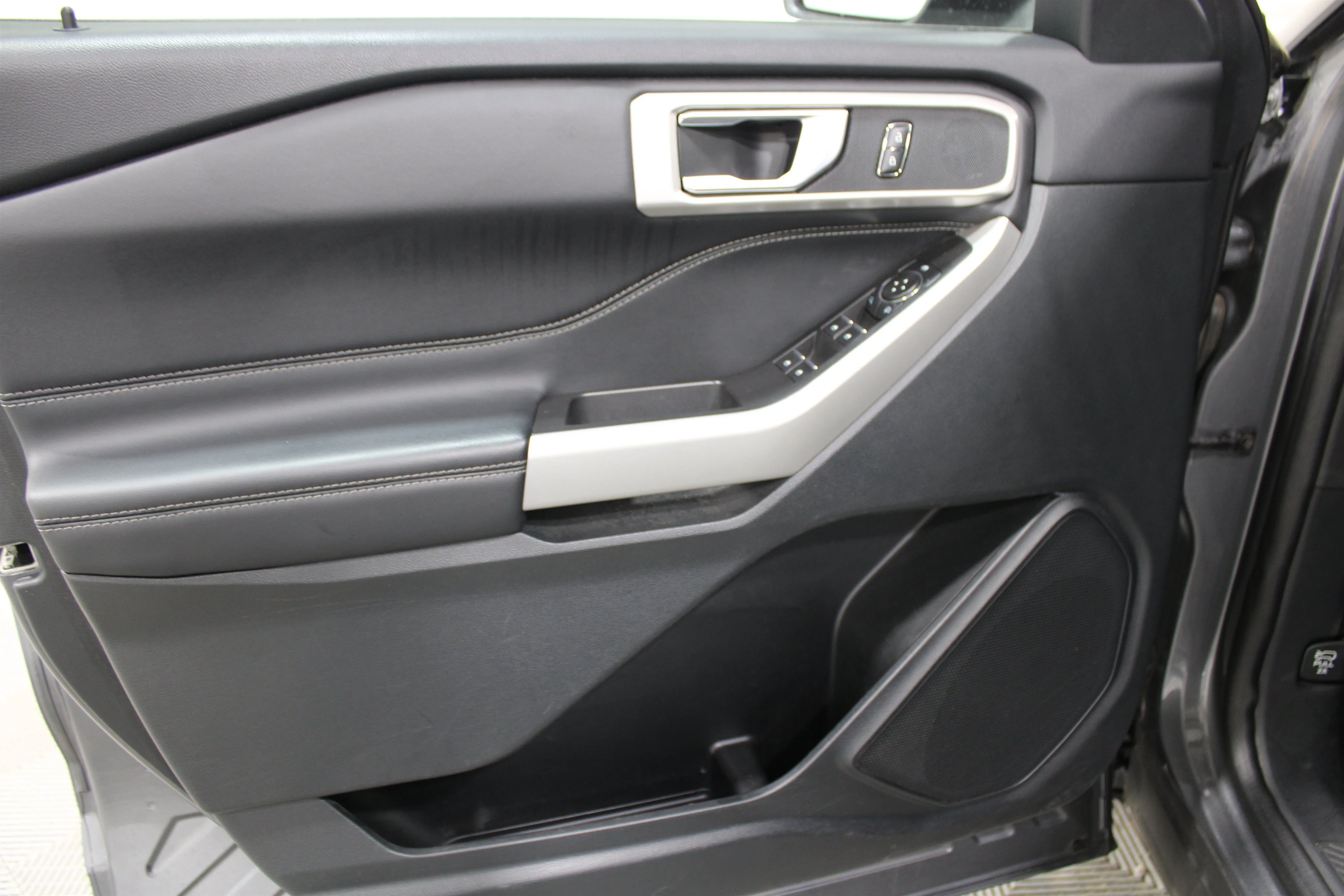 2023 Ford Explorer XLT - Photo 6