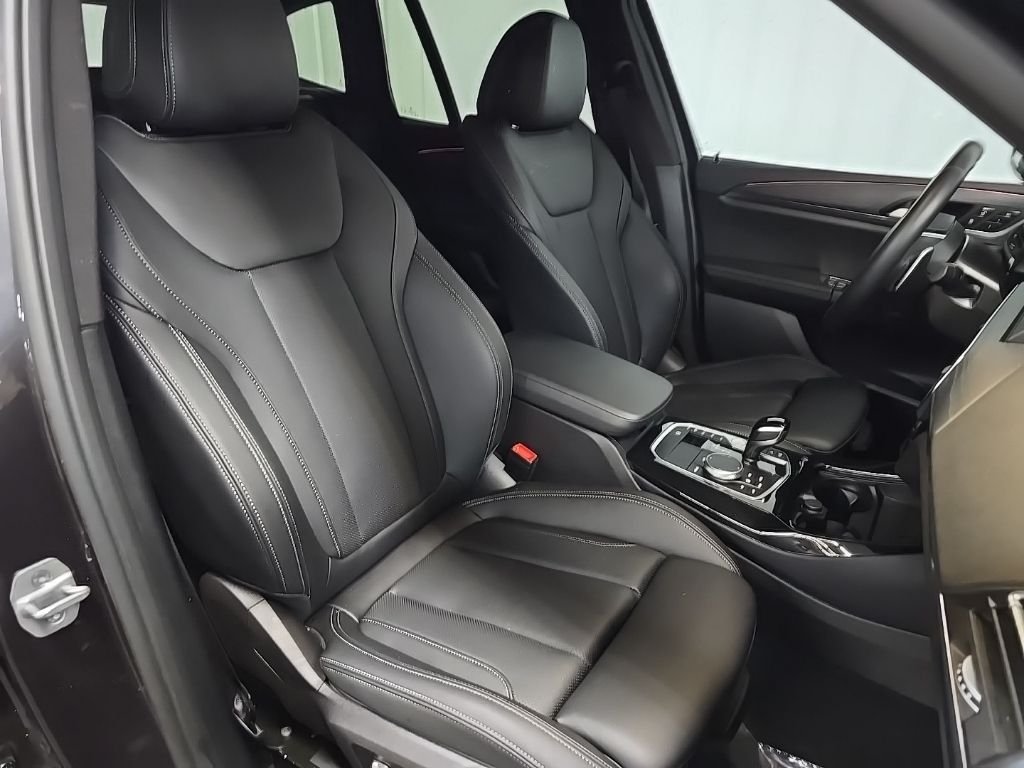 Used 2024 Gray BMW xDrive30i image 15