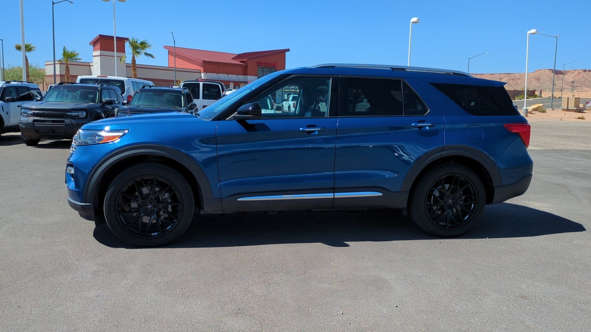 Used 2022 Blue Metallic Ford Limited image 6