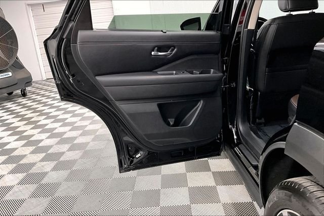 2025 Nissan Pathfinder Platinum - Photo 23