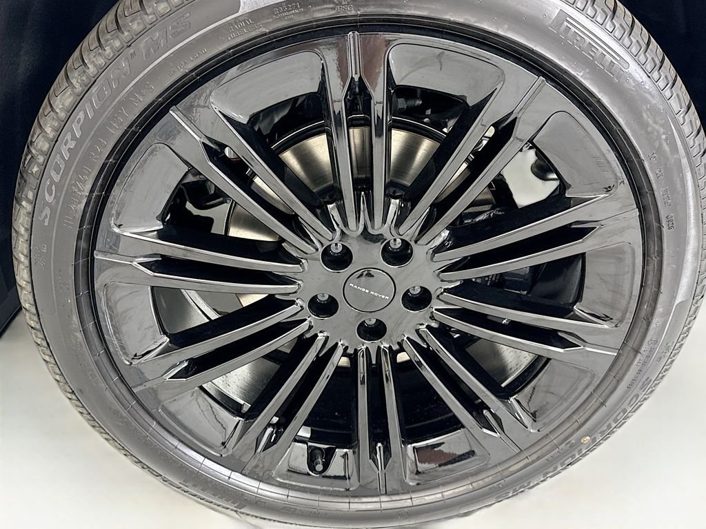 New 2026 Borasco Grey Land Rover Dynamic SE image 30