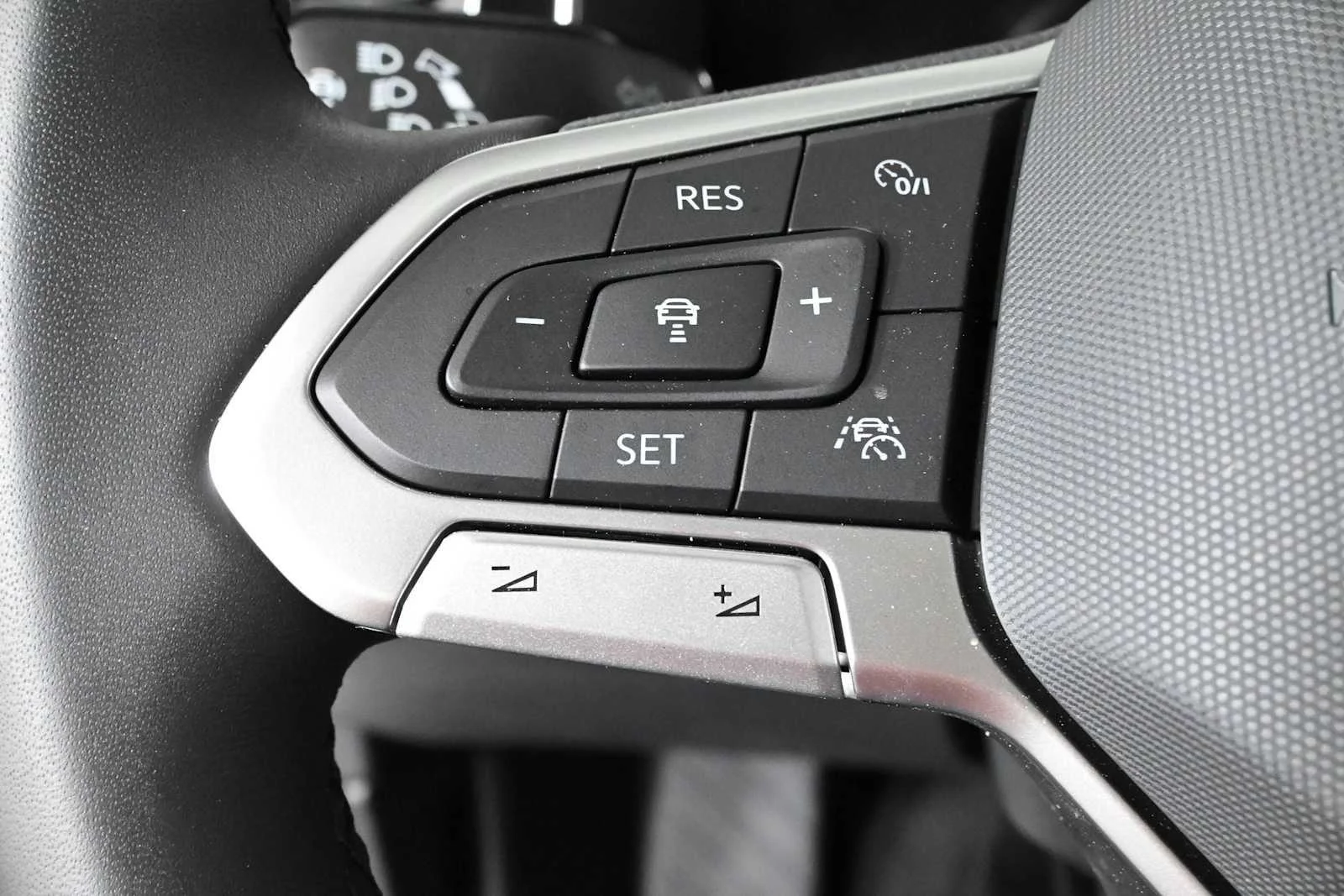 New 2026 Opal White Pearl Volkswagen SE image 19