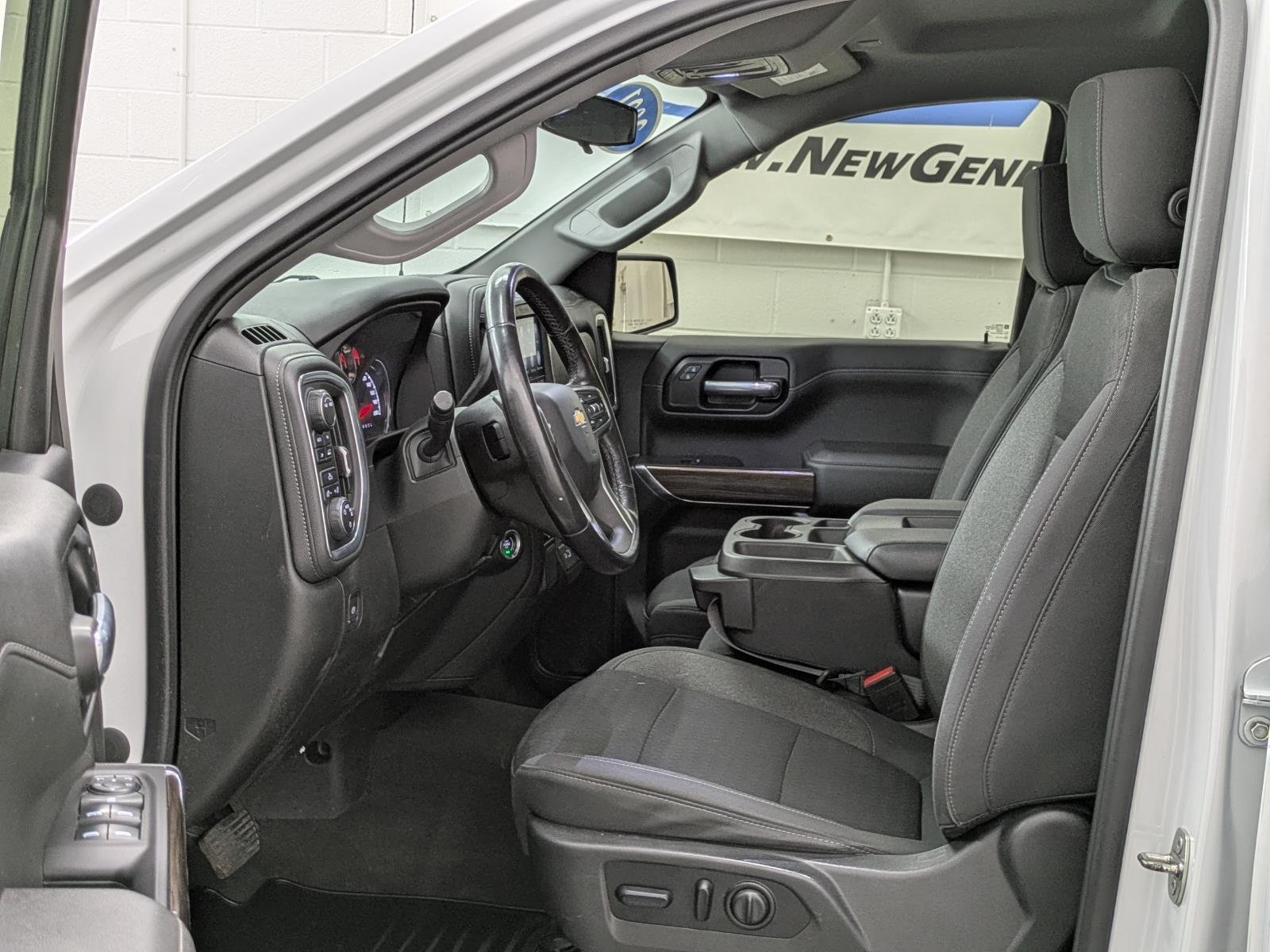 2021 Chevrolet Silverado 1500 LT photo 4