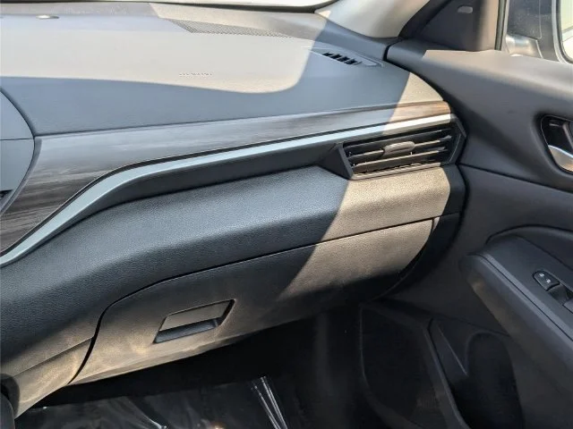 Used 2024 Silver Nissan 2.5 SV image 18