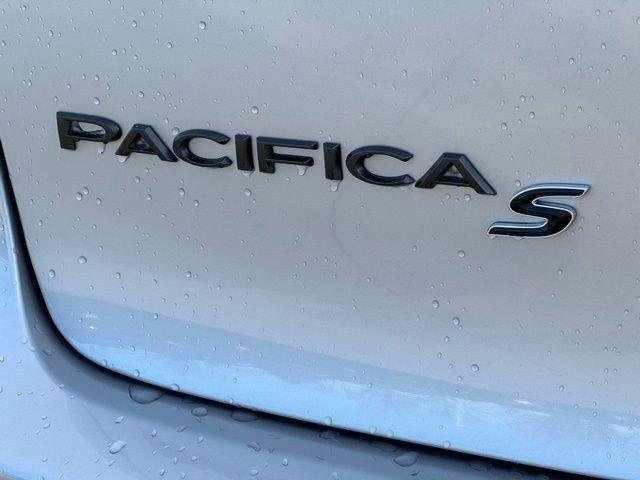 New 2026 Silver Mist Clear-Coat Exterior Paint Chrysler Select image 39