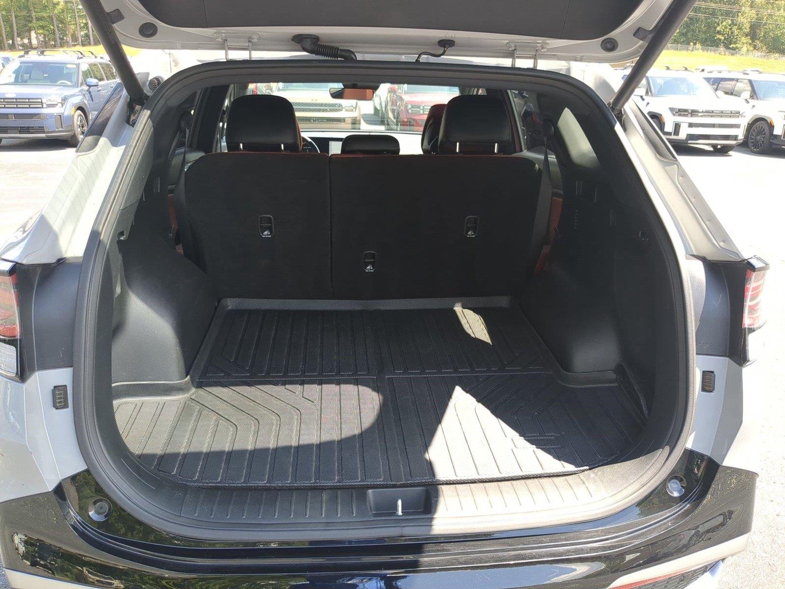 Used 2024 Wolf Gray Kia SX-Prestige image 7
