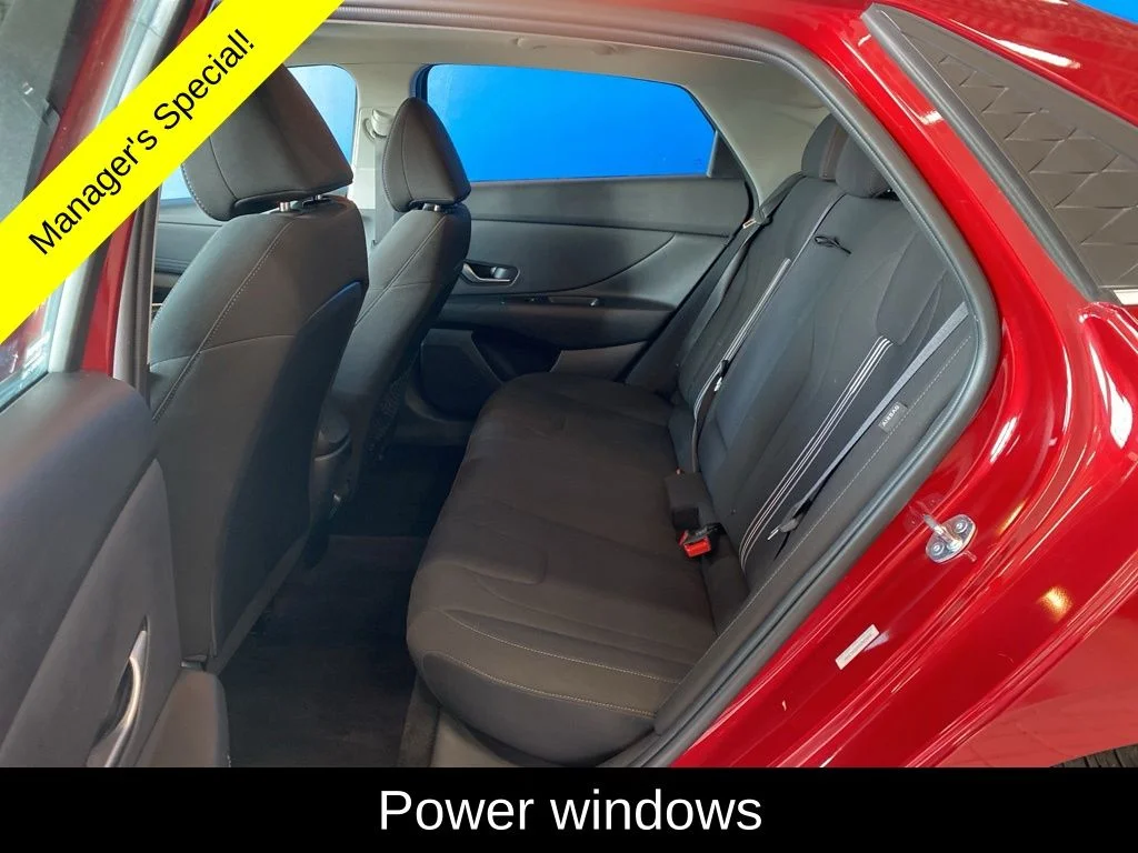 Used 2025 Red Hyundai SEL Convenience image 12