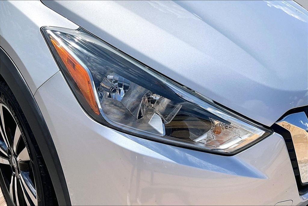 Used 2018 Silver Nissan SV image 26