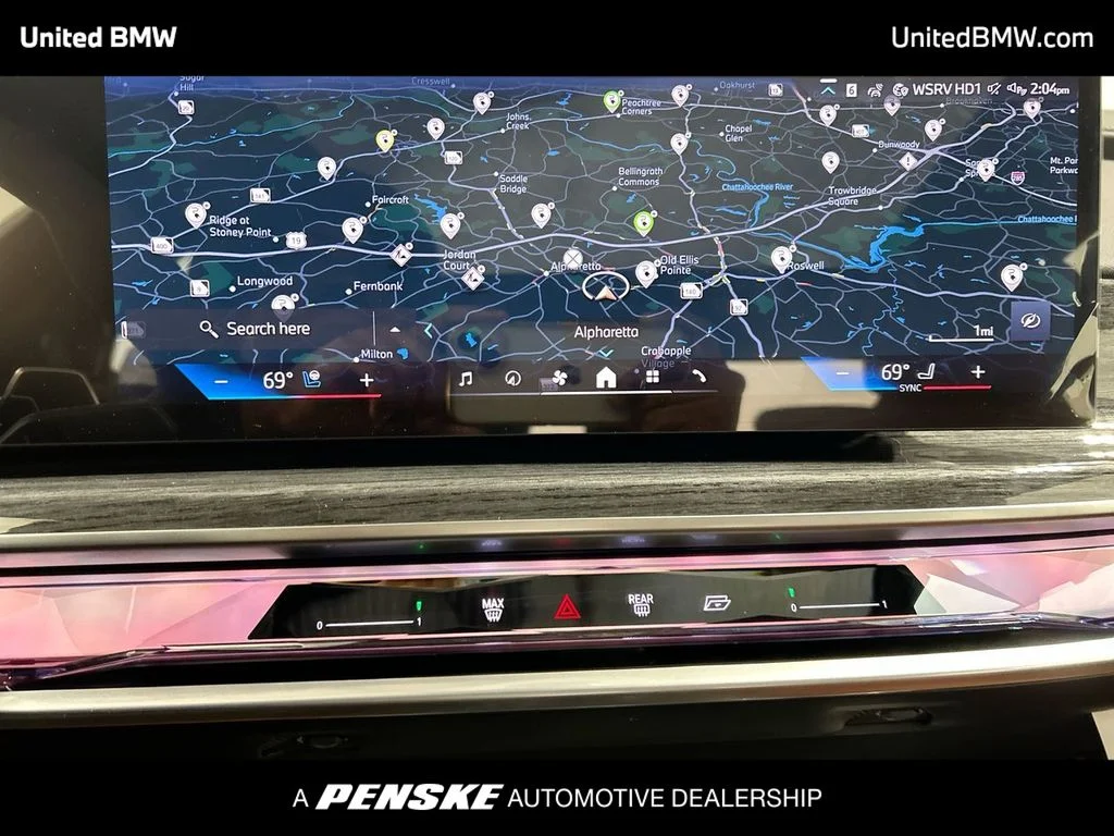 2025 BMW 7 Series 750e - Photo 18