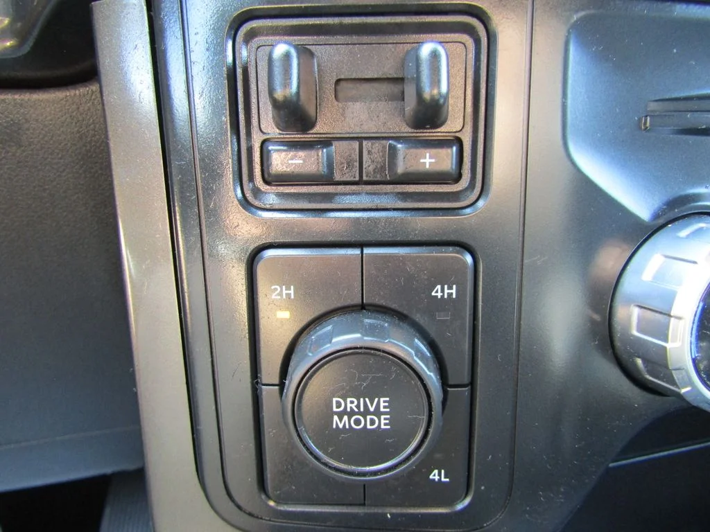 Used 2023 Agate Black Metallic Ford XLT image 28