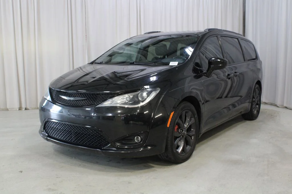 Used 2019 Black Chrysler Touring L Plus image 35
